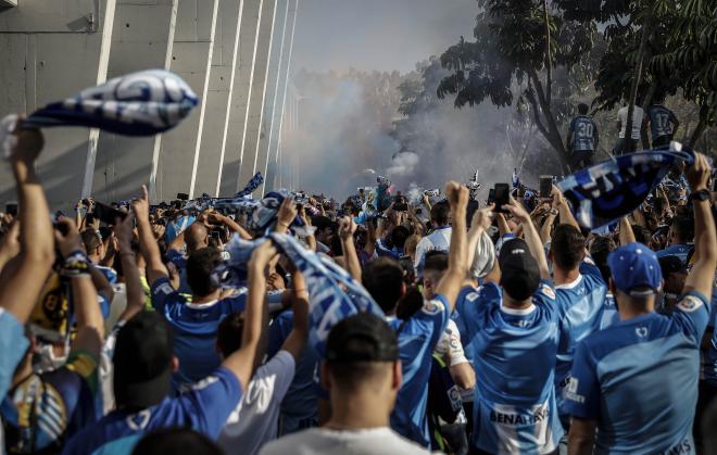 Imagen de un recibimiento de la afición al equipo en La Rosaleda (Foto: Málaga CF).