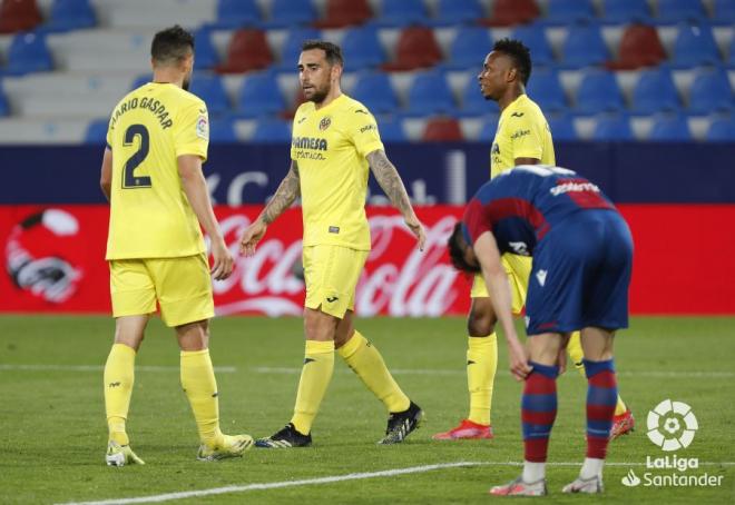 Un jugador del Levante se lamenta tras un gol del Villarreal. (Foto: LaLiga)