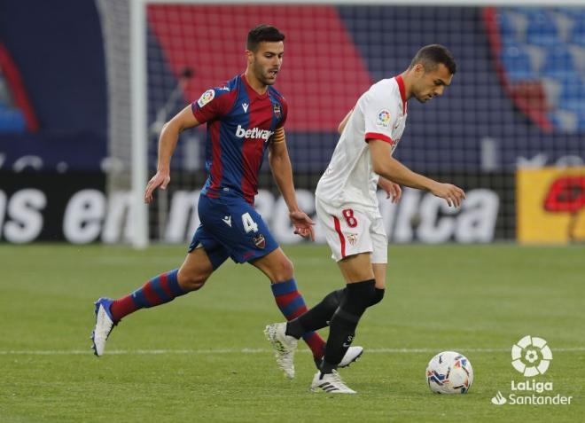 Rober Pier durante el Levante - Sevilla de la temporada pasada. (Foto: LaLiga)