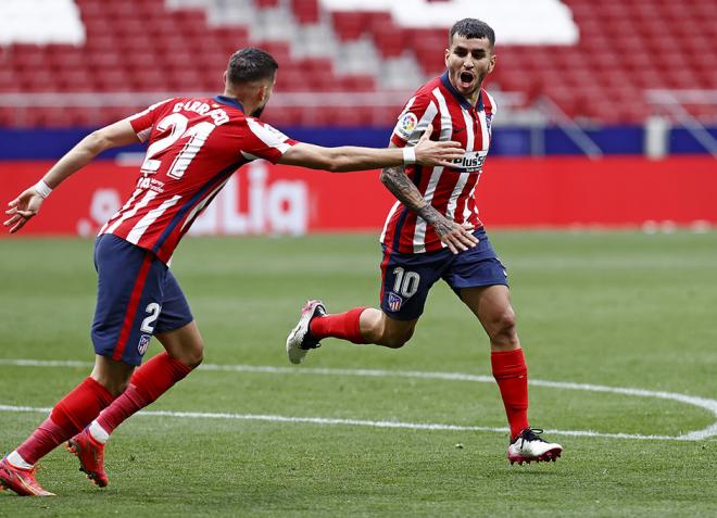 Carrasco celebra con Correa un gol del Atlético de Madrid (Foto: ATM).