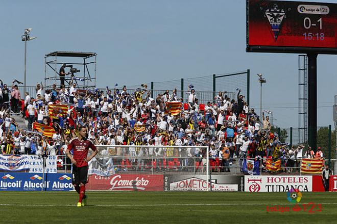 Afición del Real Zaragoza celebra en Anduva (Foto: LaLiga). 