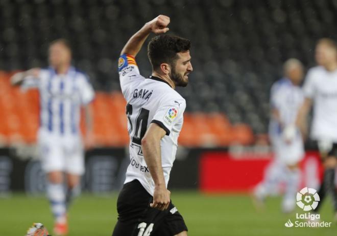 José Luis Gayà celebra su gol en el Valencia-Alavés (Foto: LaLiga).