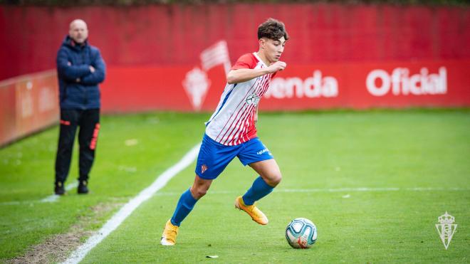 Sergio Dacal, juvenil del Sporting de Gijón (Foto: Sporting de Gijón).