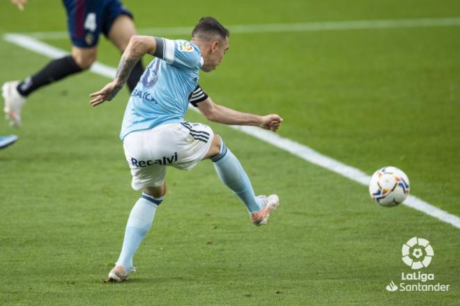 Aspas dispara a puerta antes de marcar a Osasuna (Foto: LaLiga).