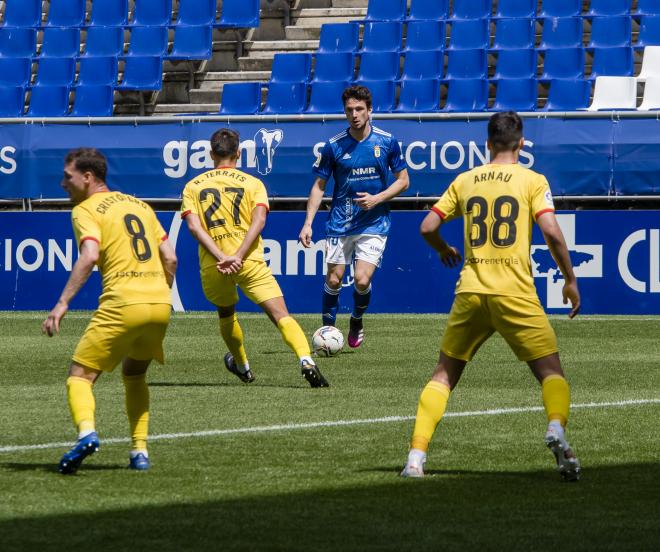 Borja Sánchez ante la defensa de Girona (Foto: LaLiga).