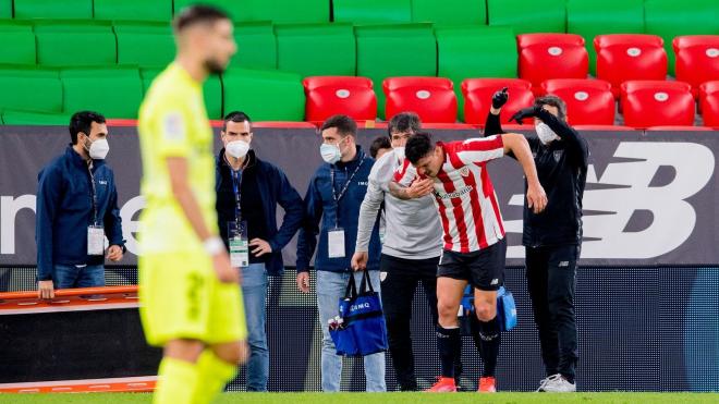 Capa abandona el partido ante el Atlético de Madrid lesionado (Foto: Athletic Club).
