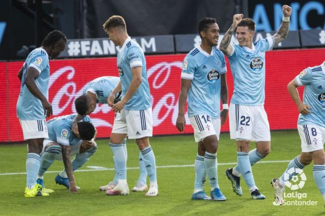 Murillo, entre lágrimas, con sus compañeros celebrando el gol a Osasuna (Foto: LaLiga).