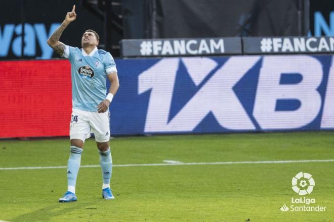 Murillo dedica al cielo su gol en el Celta-Osasuna (Foto: LaLiga).