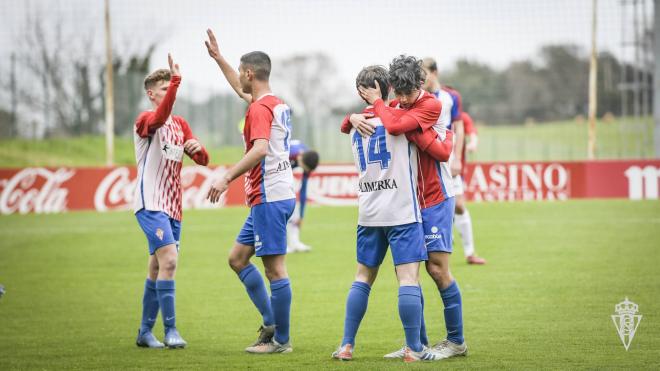 Jugadores del Juvenil A del Sporting celebran un gol (Foto: Real Sporting)