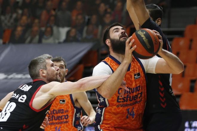 Valencia Basket remonta ante RETAbet Bilbao para sacar el billete para el play off (99-90)