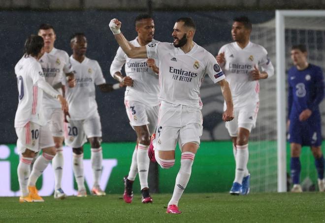 Karim Benzema celebra su gol en el Real Madrid-Chelsea (Foto: EFE).