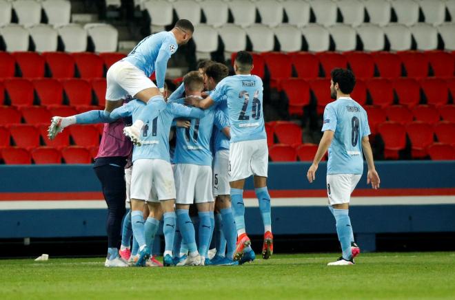 Los jugadores del Manchester City celebran el tanto de De Bruyne (FOTO: EFE).