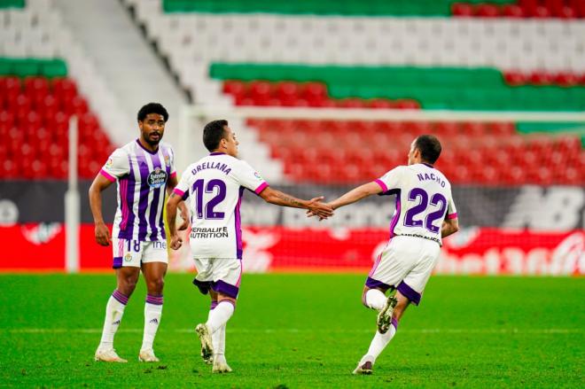 Saidy Janko, Fabián Orellana y Nacho Martínez, tras el tanto del chileno en Bilbao (Foto: Real Valladolid).