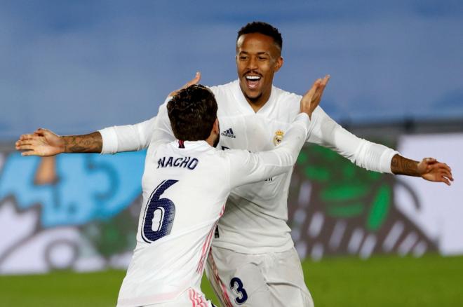 Nacho y Militao celebran el 1-0 del Real Madrid a Osasuna (Foto: LaLiga).