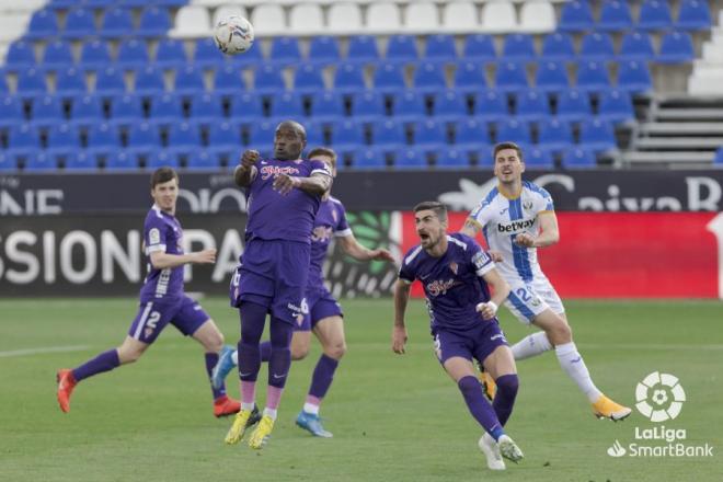 Babin despeja una acción de peligro del Leganés (Foto: LaLiga).