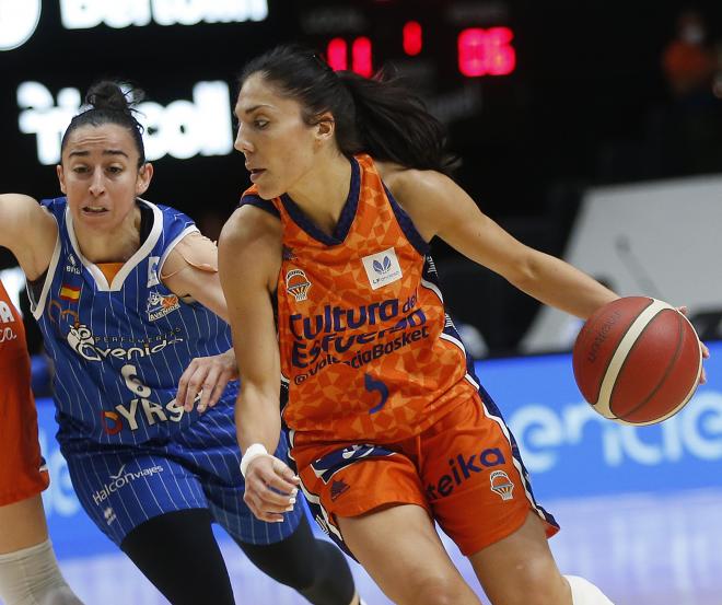 Cristina Ouviña durante la final contra Perfumerías Avenida (Foto: Valencia Basket)