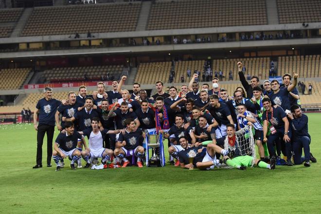 Los jugadores de la Real celebran el título de campeones de Copa del Rey en La Cartuja (Foto: Kiko Hurtado).