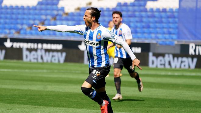 Raúl de Tomás celebra un gol con el Espanyol al Málaga (Foto: LaLiga).