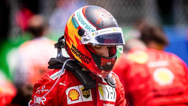 Carlos Sainz, cabizbajo en el Gran Premio de Portugal (Foto: EFE).