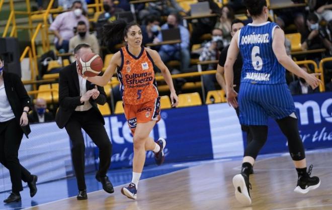 Cristina Oubiña. (Foto: Valencia Basket)