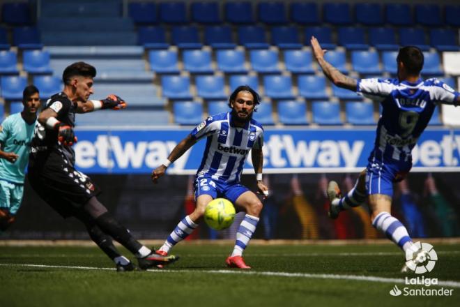 Dani Cárdenas, durante el Alavés-Levante (Foto: LaLiga).