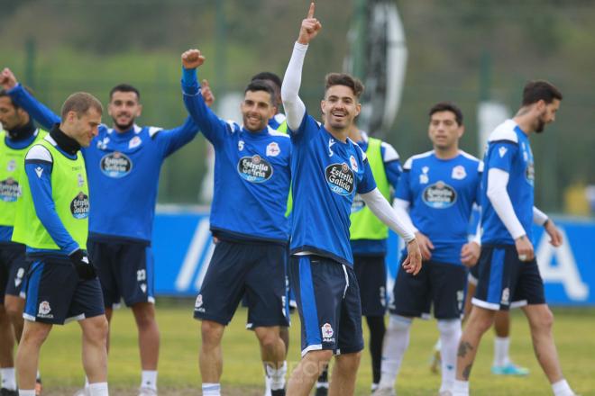 Parte de la plantilla del Dépor tras finalizar un entrenamiento (Foto: RCD).