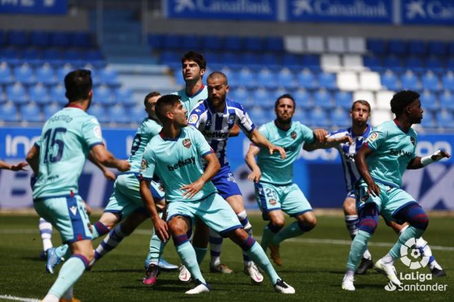 Lance del Alavés-Levante (Foto: LaLiga).