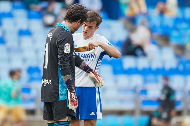 Francho y Cristian Álvarez durante el Real Zaragoza - Espanyol (Foto: Daniel Marzo).