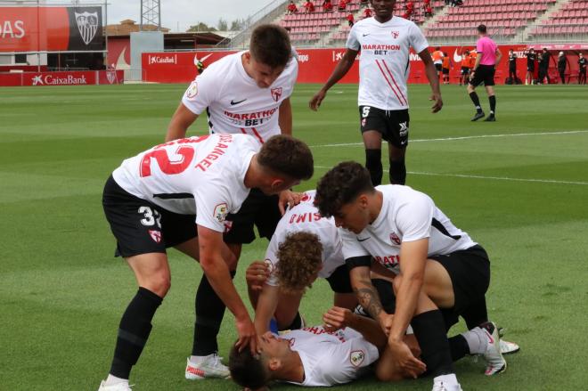 Celebración del gol de Pedro con el Sevilla Atlético (Foto: Kiko Hurtado).