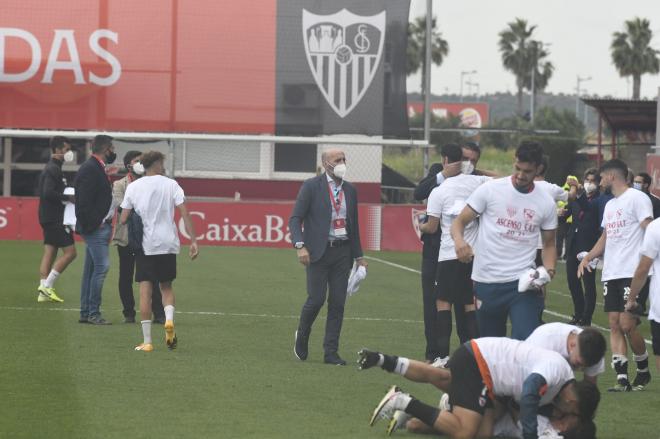 Monchi, celebrando el ascenso del Sevilla Atlético (Foto: Kiko Hurtado).
