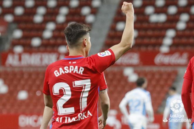 Gaspar levanta el puño para celebrar su gol al Lugo (Foto: LaLiga).