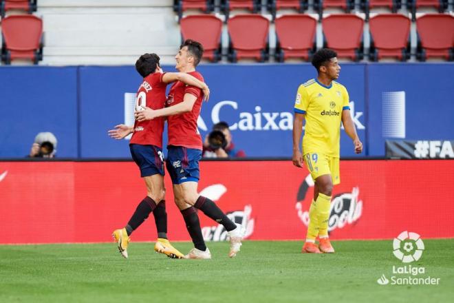 Budimir celebra su gol en el Osasuna-Cádiz (Foto: LaLiga).