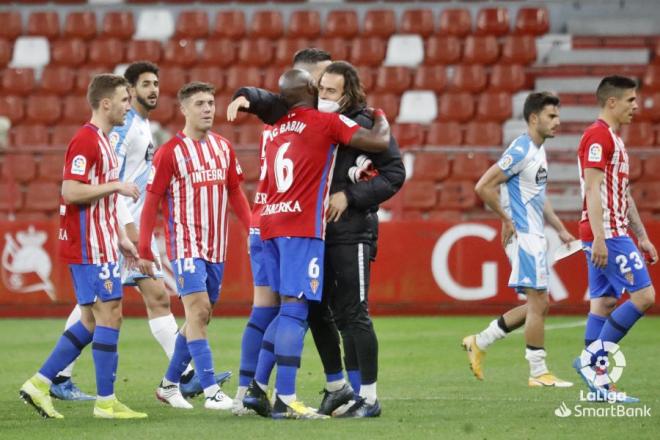 Los jugadores del Sporting celebran la victoria ante el Lugo la pasada temporada (Foto: LaLiga).