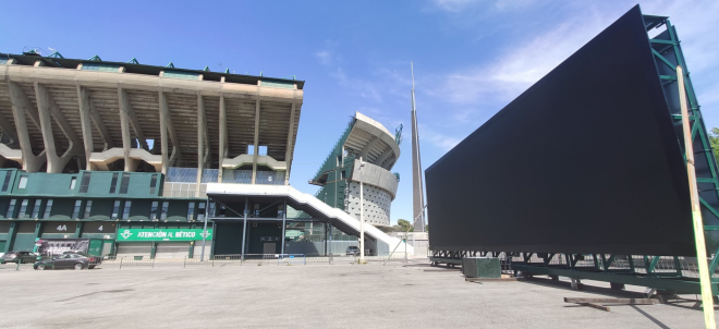 Nuevo videomarcador del Estadio Benito Villamarín.(Foto: Pepe Elías).