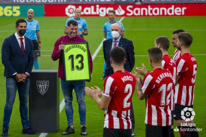 El meta Iago Herrerín, en el homenaje recibido durante el Athletic Club-Real Madrid (Foto: LaLiga).