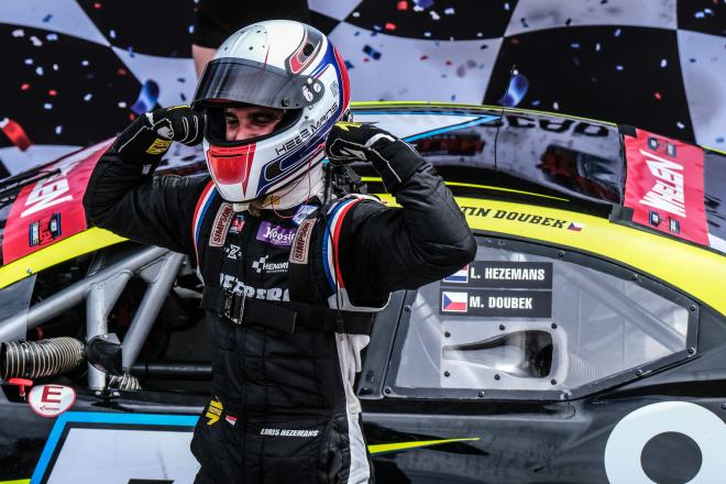 Hezemans completa un fin de semana perfecto en las carreras de la NASCAR europea