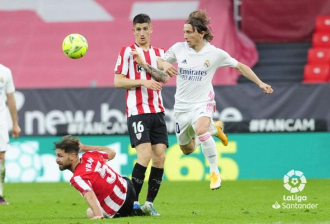 Sancet y Modric en un lance del Athletic-Real Madrid (Foto: LaLiga).