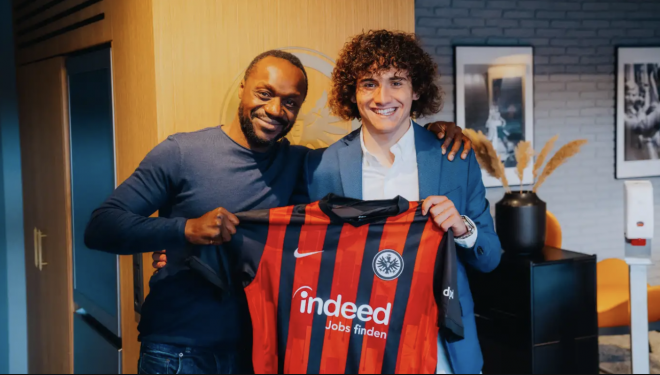 Fabio Blanco firma con el Eintracht