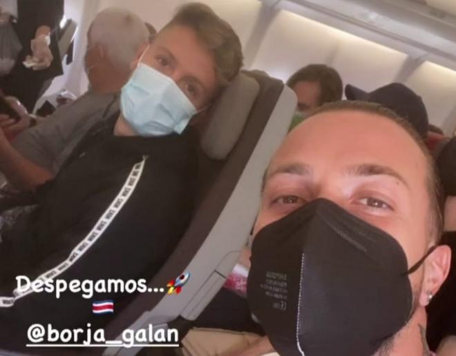 Héctor y Galán en el avión rumbo a Costa Rica (Foto: Instagram)