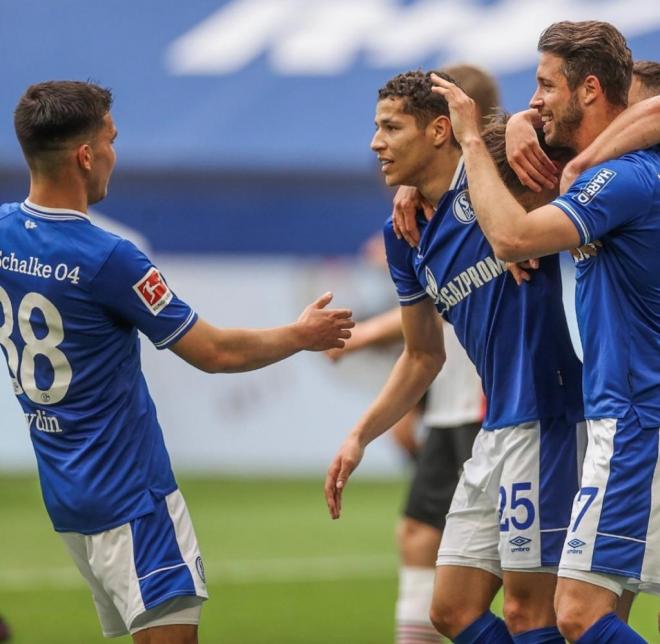 Mehmet Aydin celebra con el equipo uno de los goles al Eintracht (Foto: Instagram @memo.c7).