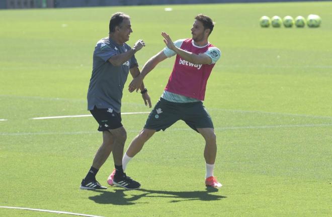 Joaquín y Alexis jugando en el entrenamiento (Foto: Kiko Hurtado).