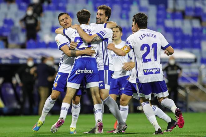 Los jugadores del Real Zaragoza celebran el gol de Francho al Castellón (Foto: Daniel Marzo).