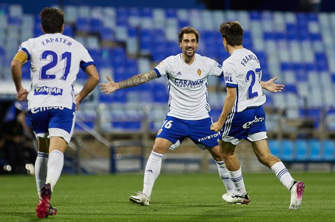 Francho celebra el gol ante el Castellón, con Eguaras que no viaja a Mallorca (Foto: Dani Marzo)