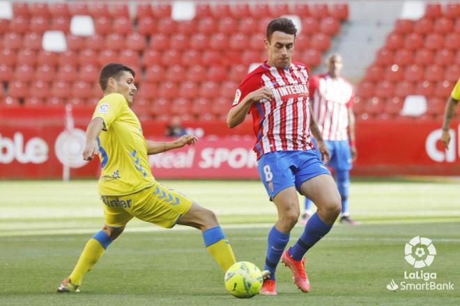 Pedro Díaz, durante el Sporting-Las Palmas (Foto: LaLiga).