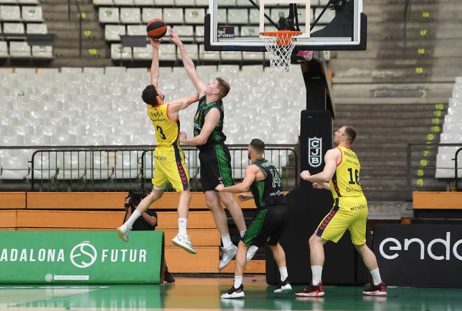 Un lance del Joventut-Andorra disputado este jueves (Foto: acb Photo / D. Grau).