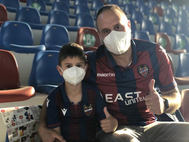 Aficionados del Levante vuelven al Ciutat pero ya las mascarillas no son obligatorias (Foto: Levante UD)