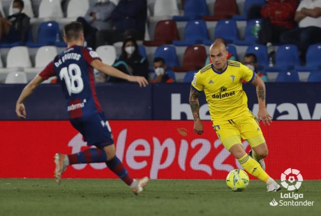 Jorge Pombo, durante el Levante-Cádiz (Foto: LaLiga).