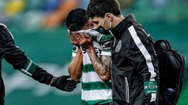 Pedro Porro, llorando tras su lesión con el Sporting de Portugal.