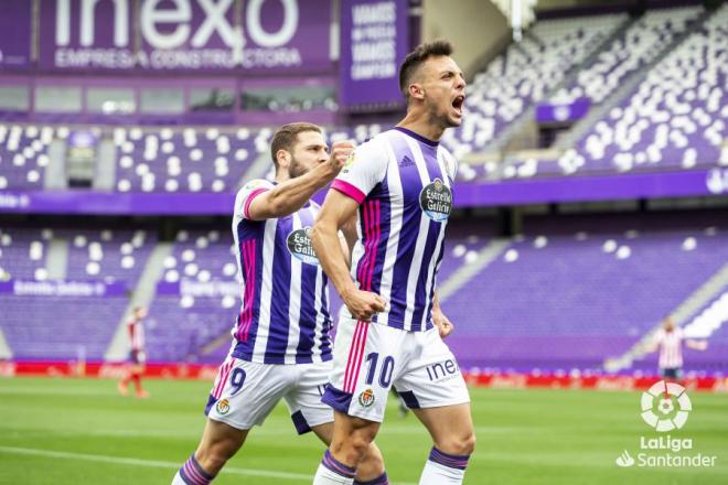 Óscar Plano celebra su gol en el Real Valladolid-Atleti (Foto: LaLiga).
