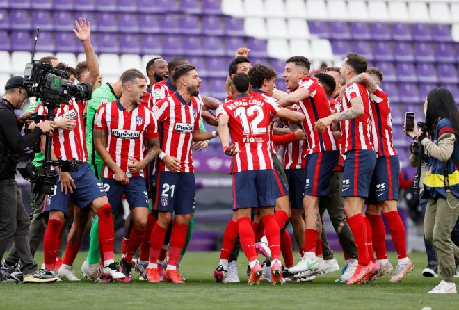 El Atlético celebra el título de LaLiga sobre el césped de Zorrilla (FOTO: EFE).